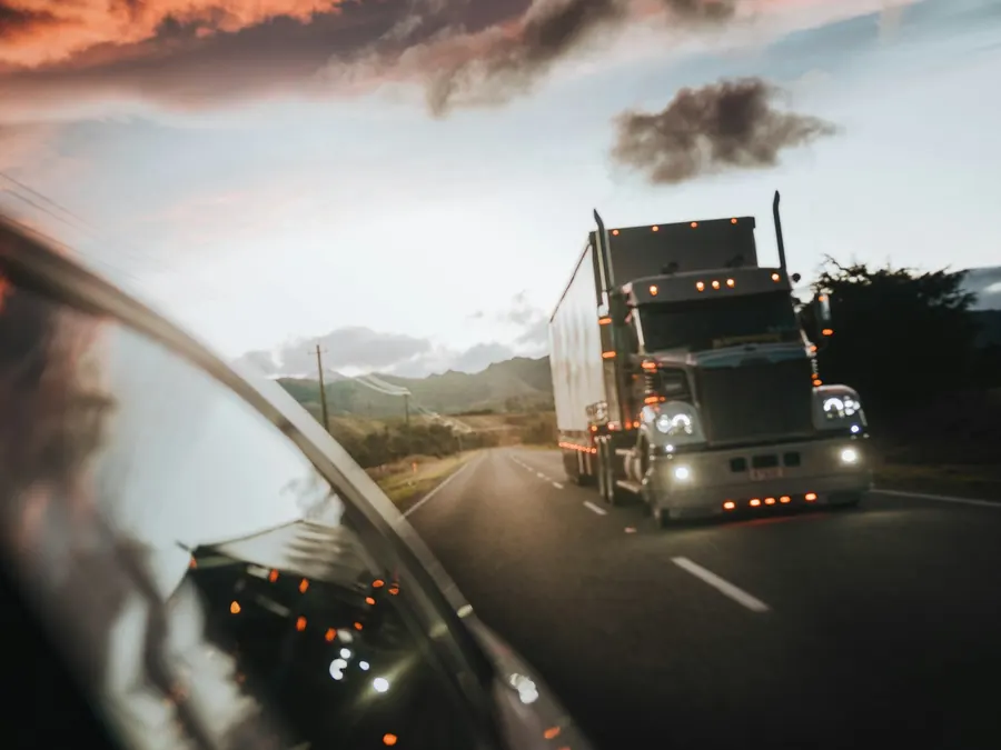Semi truck on a highway — commercial truck and trailer leasing